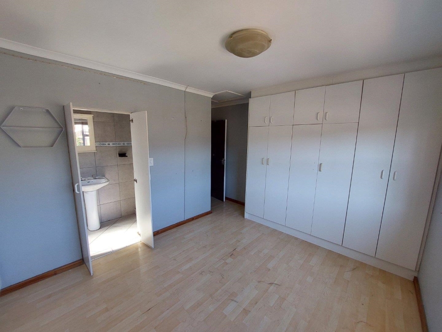 To Let 4 Bedroom Property for Rent in Brackenfell North Western Cape